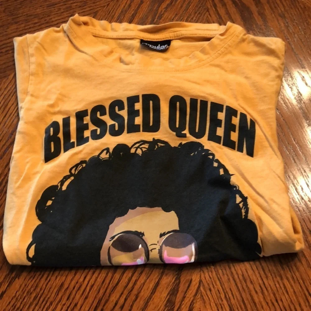 Blessed Queen Tee Shirt Small - Picture 6 of 6